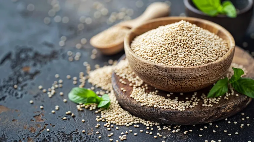 Quinoa Nährwerte und Inhaltsstoffe - Detaillierte Übersicht aller wichtigen Nährstoffe Quinoa Nährwerte Infografik mit Körnern, Protein-, Ballaststoff- und Vitaminwerten in natürlichen Erdtönen